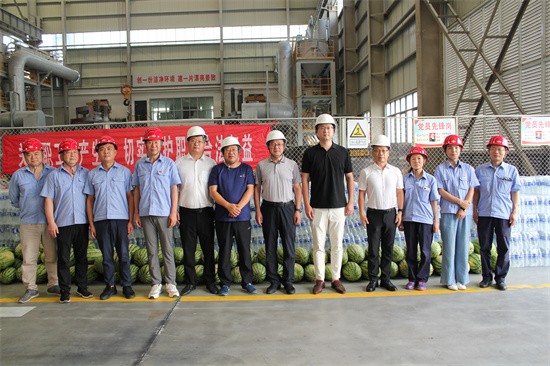 三門峽市總工會為企業“夏送清涼”